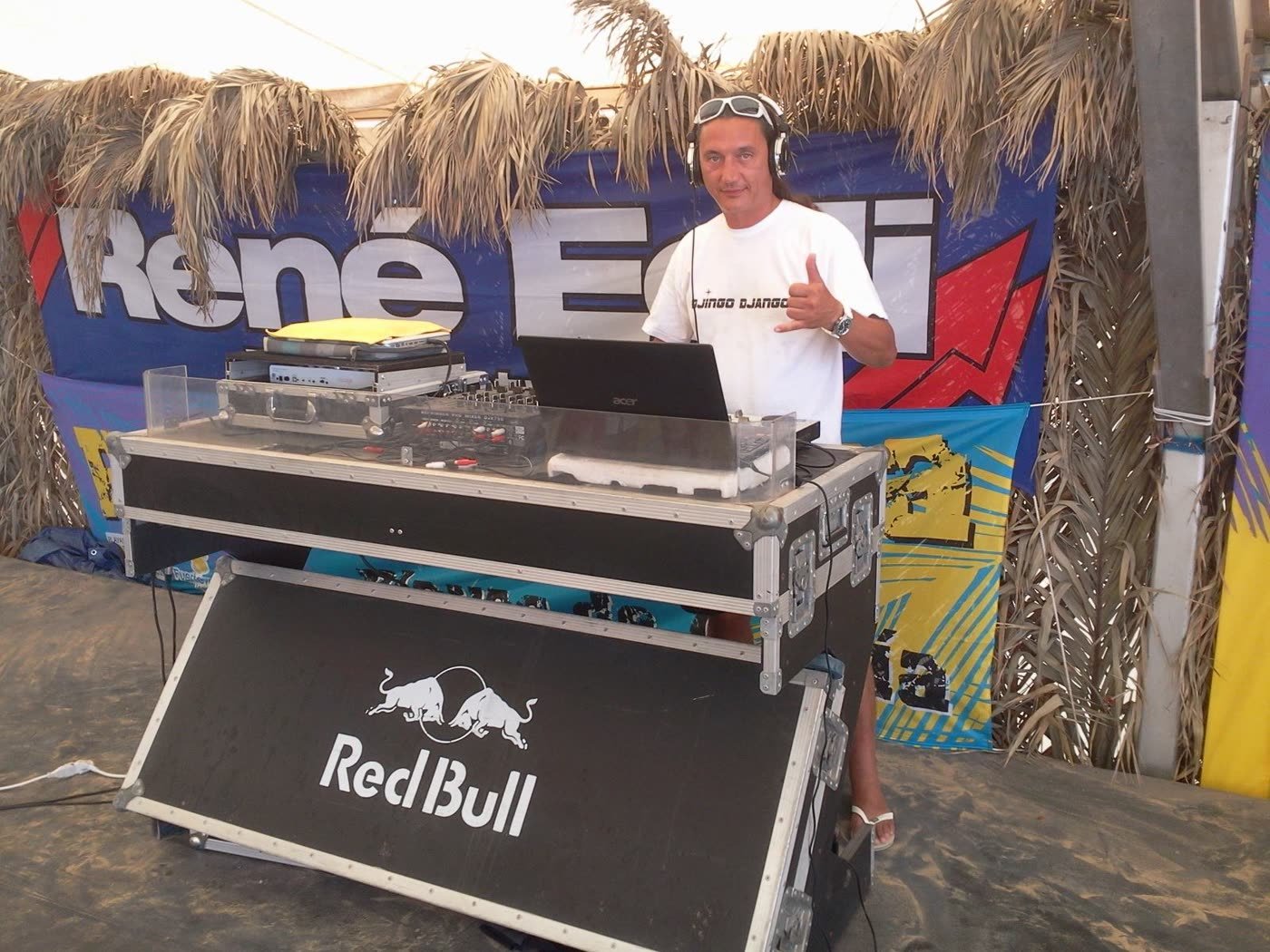DJINGO DJANGO bei einem Club- & Festival-Set